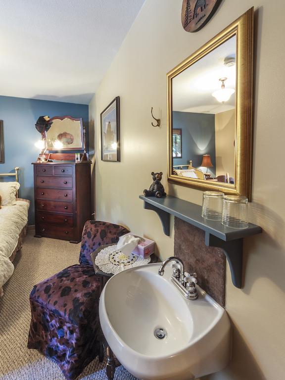 Golden Dreams B&B Уистлер Номер фото