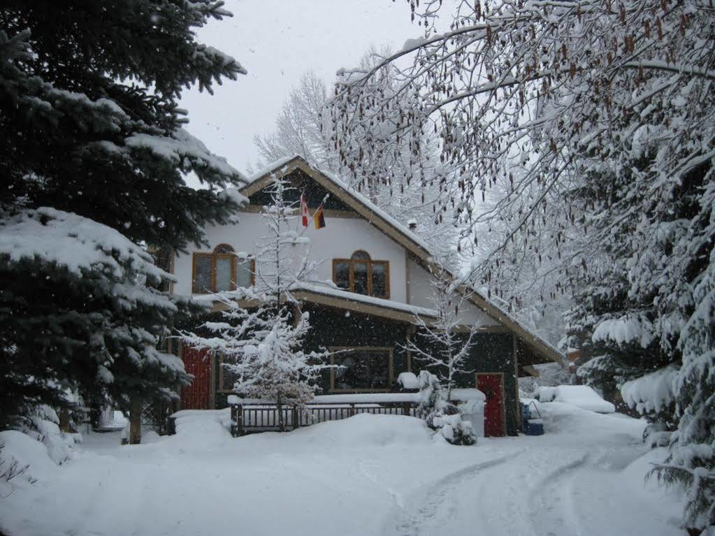 Golden Dreams B&B Уистлер Экстерьер фото